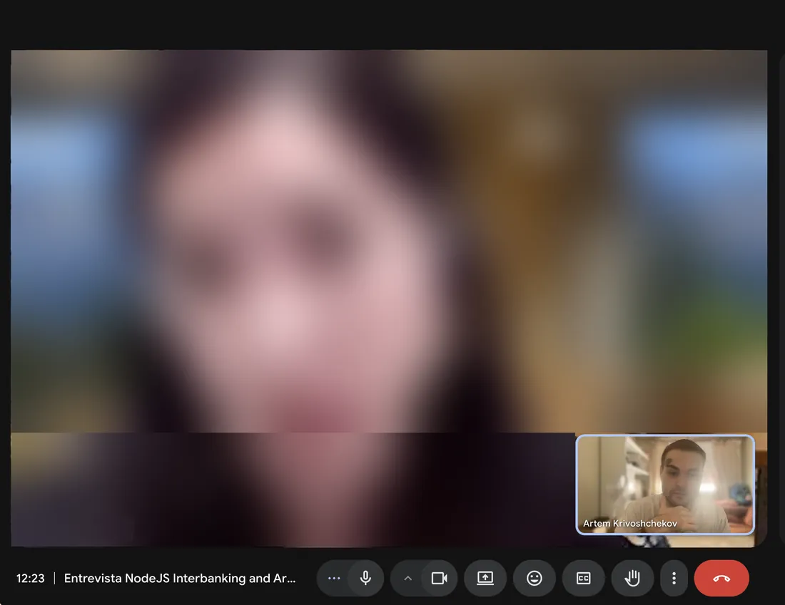 A job interview in Spanish over Google Meet, the interviewer's face and name hidden