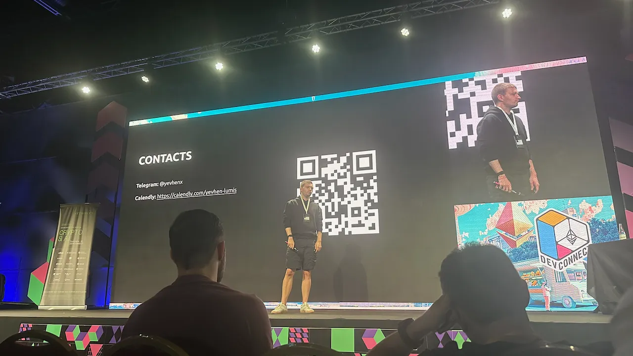 A founder on stage with the contacts slide